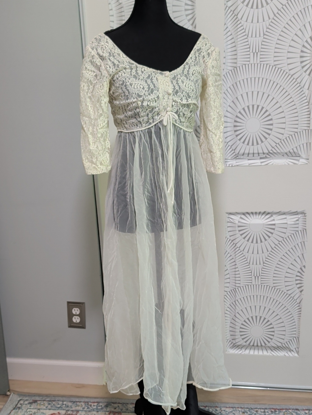 Vintage 70s Collette White Lace Sheer Robe / Peignoir